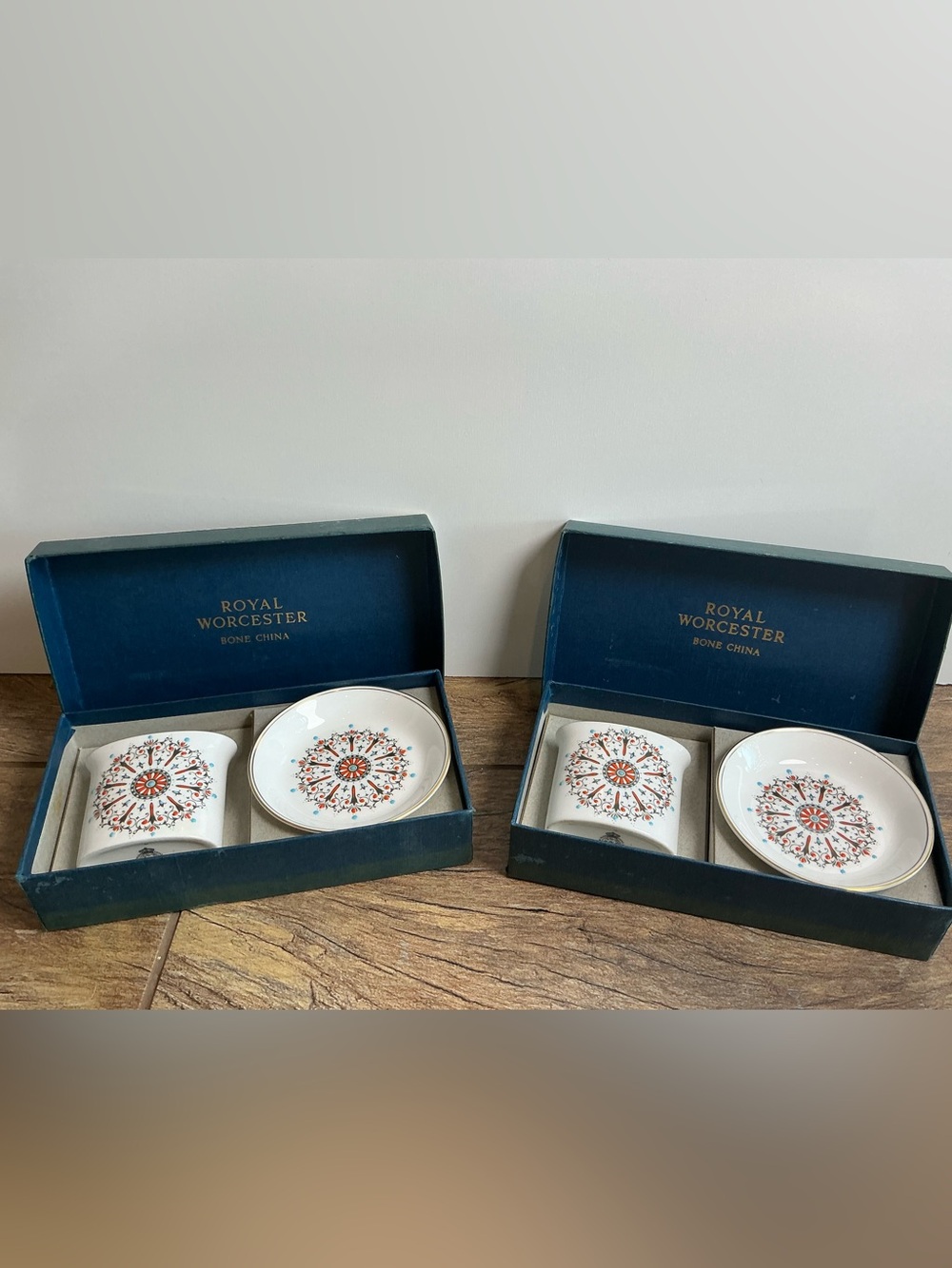 2 Vtg Royal Worcester 51 Medallion Bone China Cigar Cigarette Ashtrays Boxed